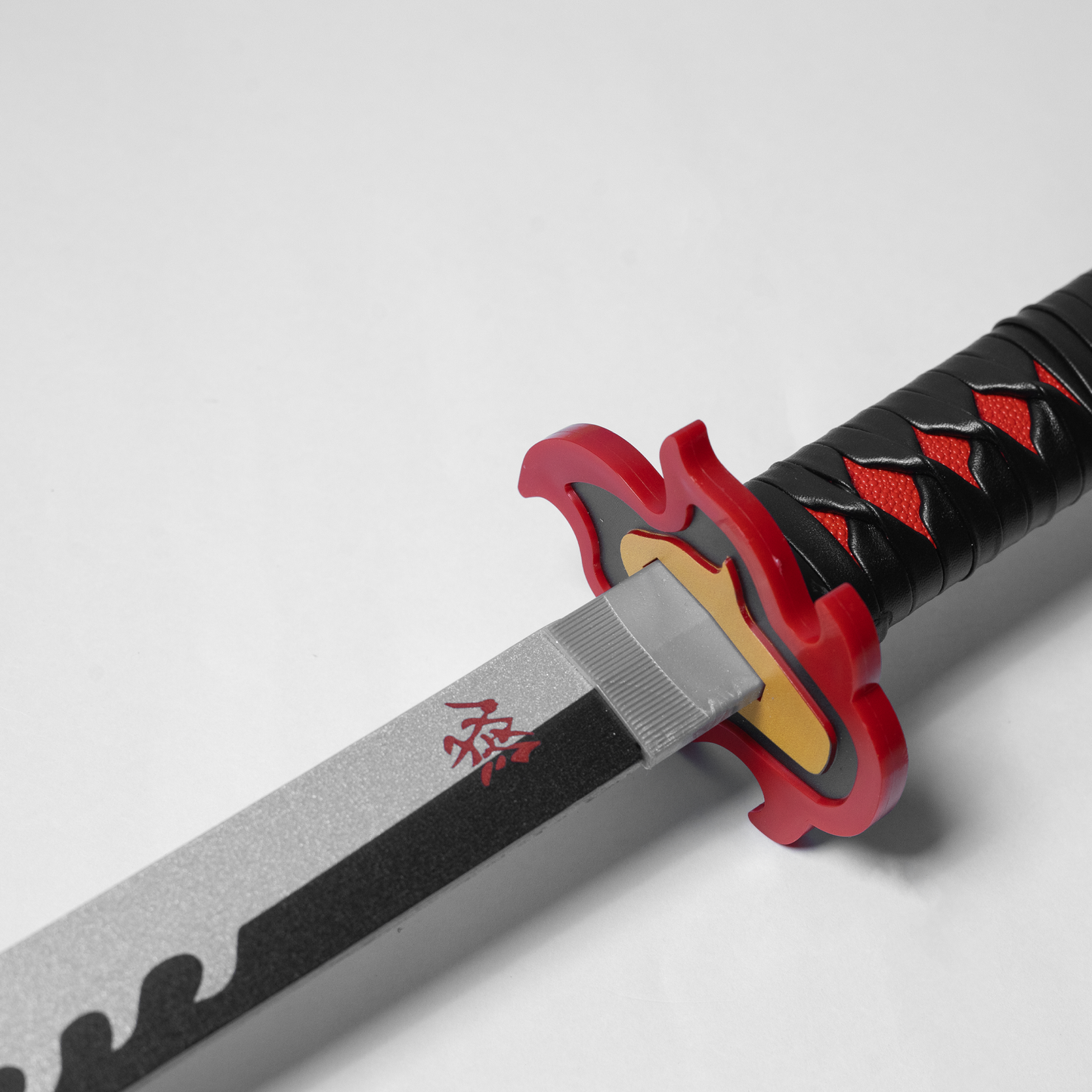 Demon Slayer Tanjiro Kamado Wooden Katana – 75cm Medium-Size Anime Sword for Cosplay, Martial Arts, Display & Training – Gift for Fans, Kids, Teens & Collectors